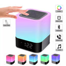 Parlante Bluetooth con  reloj y lámpara de mesita de noche